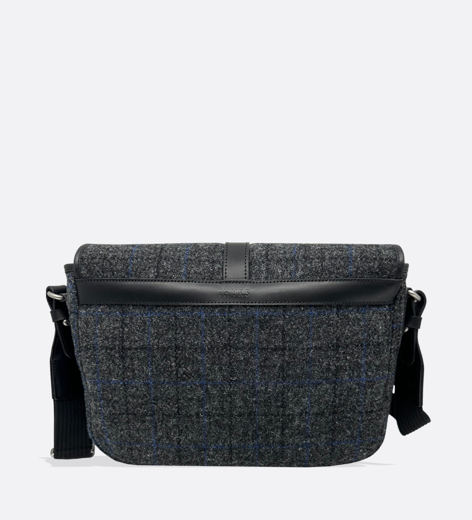 Besace tweed Harris Twill écossais noir. Taille M. Fabriqué en France.