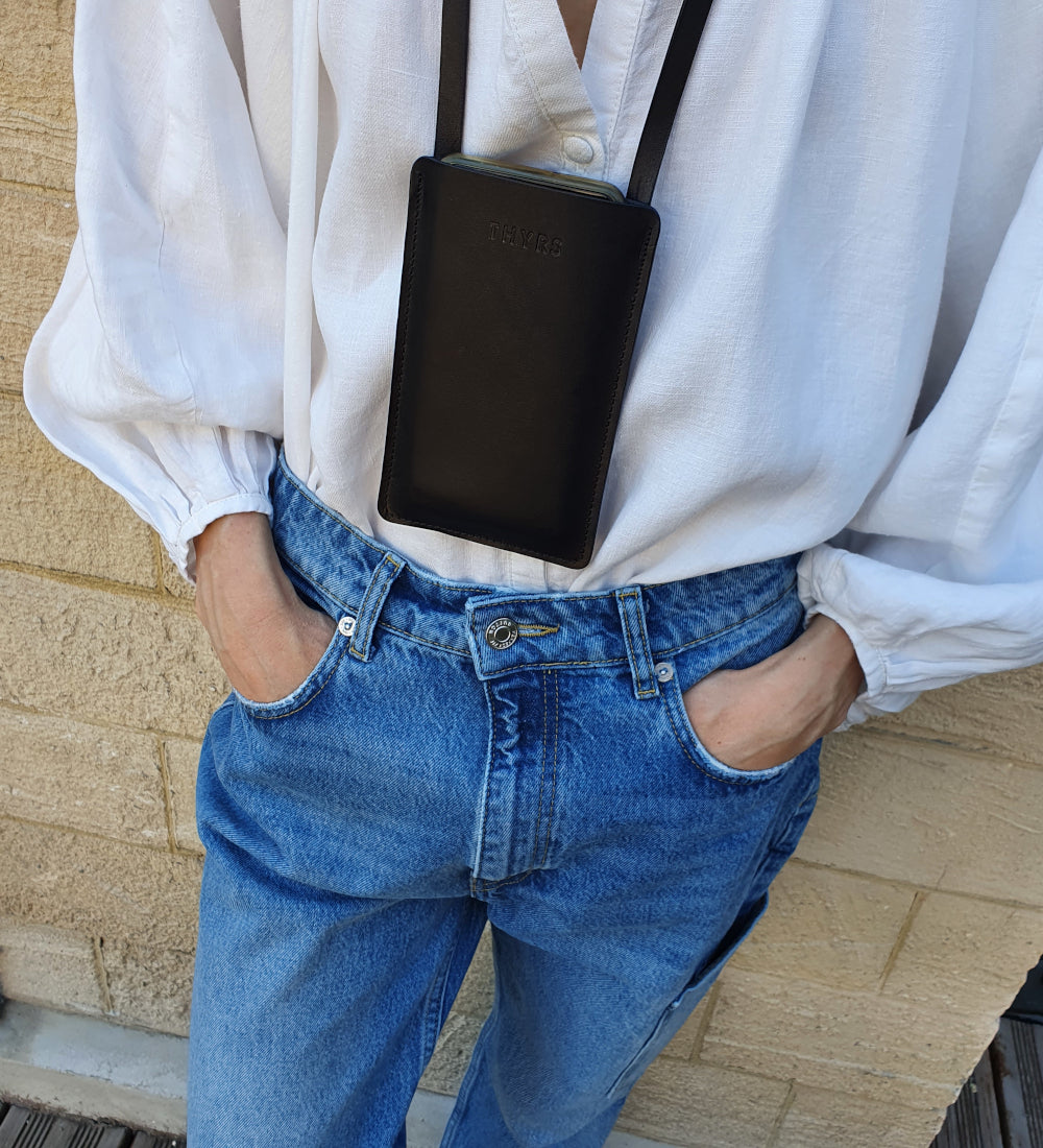 Porte-téléphone noir fabriqué en France THYRS face